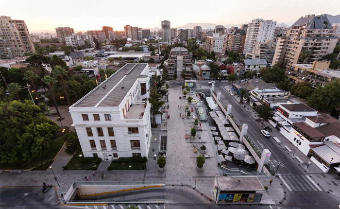 Boulevard y estacionamiento Plaza Ñuñoa