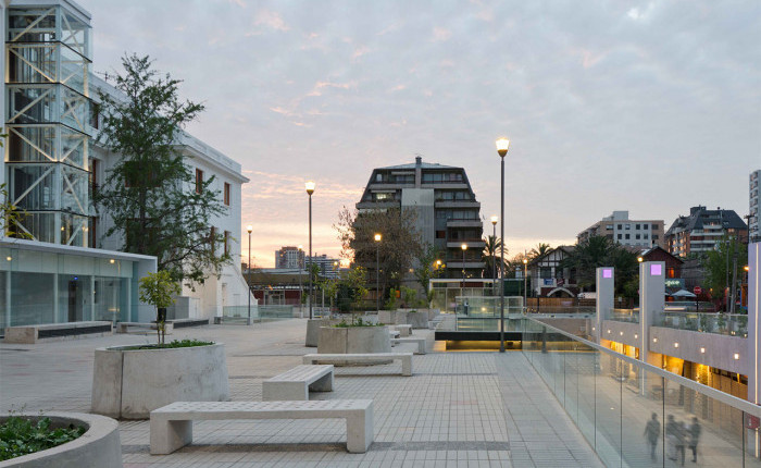 Boulevard y estacionamiento Plaza Ñuñoa